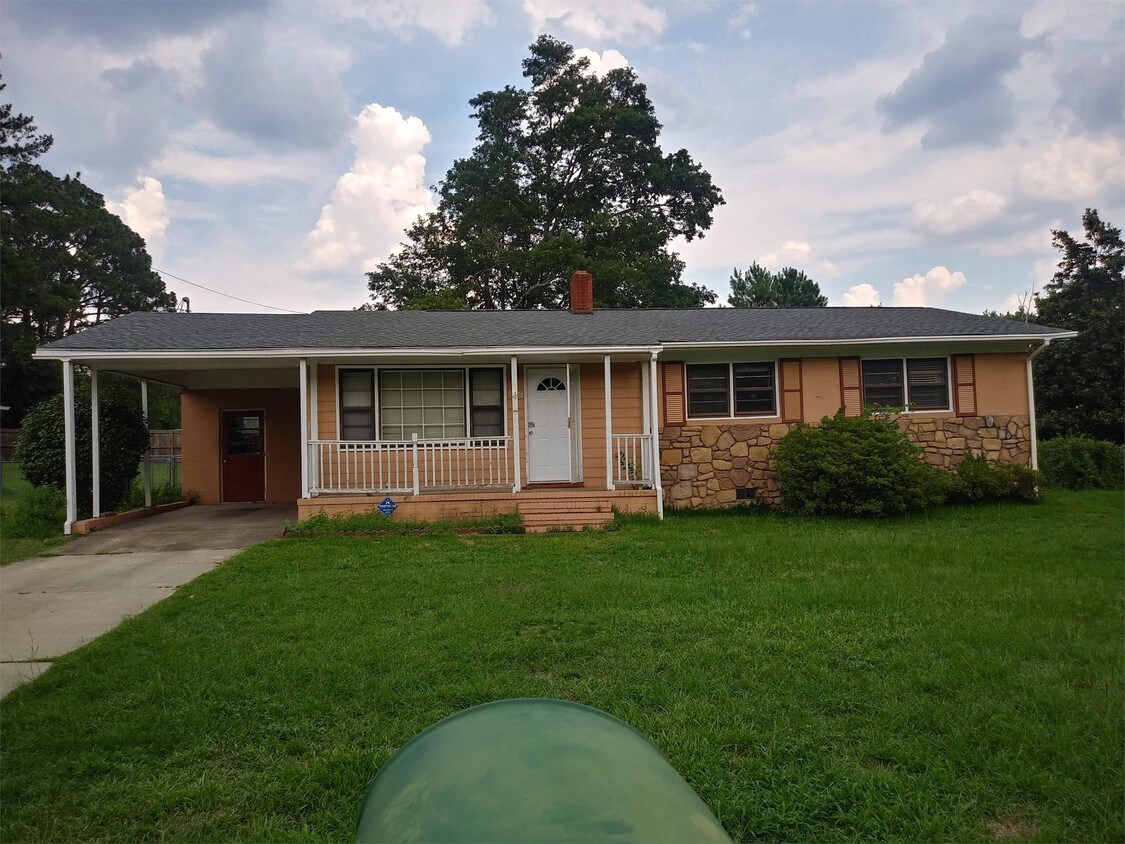 1205 Martindale Dr, Fayetteville, NC 28304 House Rental in