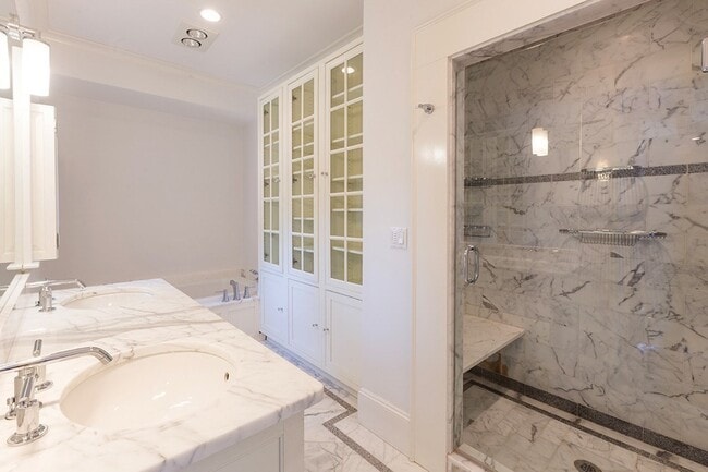 Building Photo - 56 Kirkland St