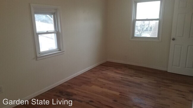 Building Photo - 4 br, 1 bath House - 469 Burnside Street