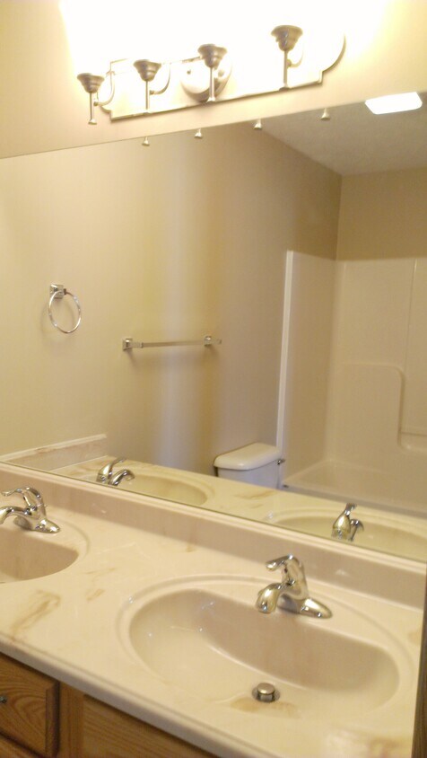 Primary Photo - 3282 Buckland Square