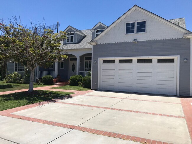 Building Photo - Coronado Village - Large 4bd/3bath Executi...