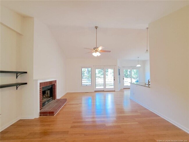 Foto del edificio - 420 Sugar Pine Dr