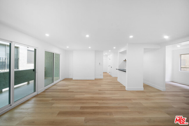 Foto del edificio - 605 San Vicente Blvd