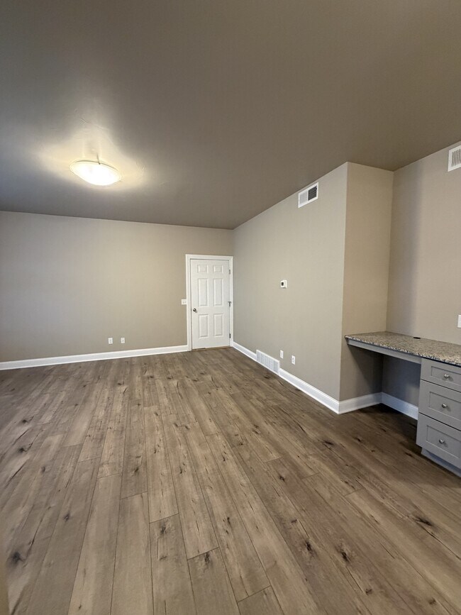 Foto del edificio - 1417 Harmony Ct