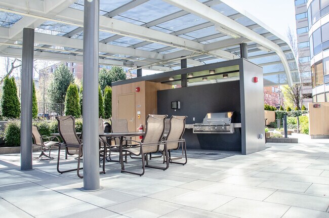 Community BBQ Area - 1500 SW 5th Ave