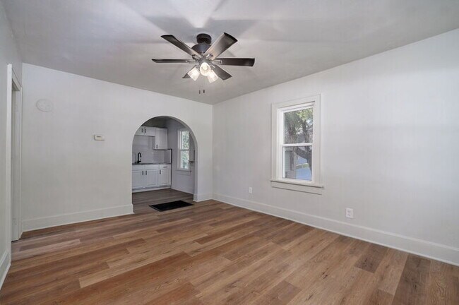 Foto del edificio - 2416 W Walnut St