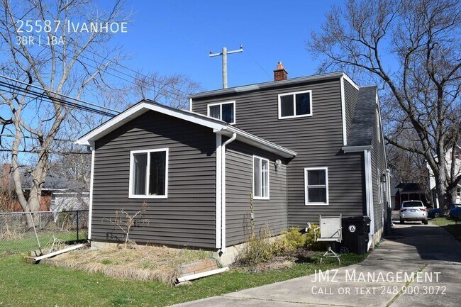 Building Photo - COMPLETELY UPDATED 3 BEDROOM BUNGALOW FOR ...