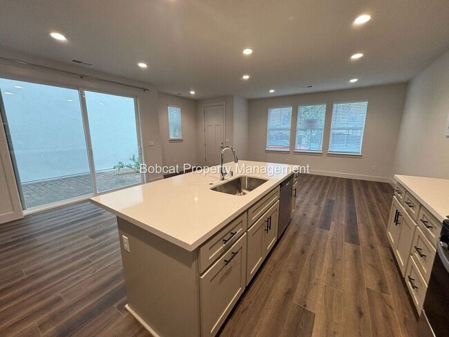 Foto del edificio - 1112 Little Ln
