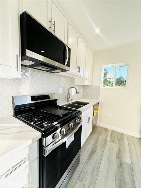 Foto del edificio - 9318 Encino Ave