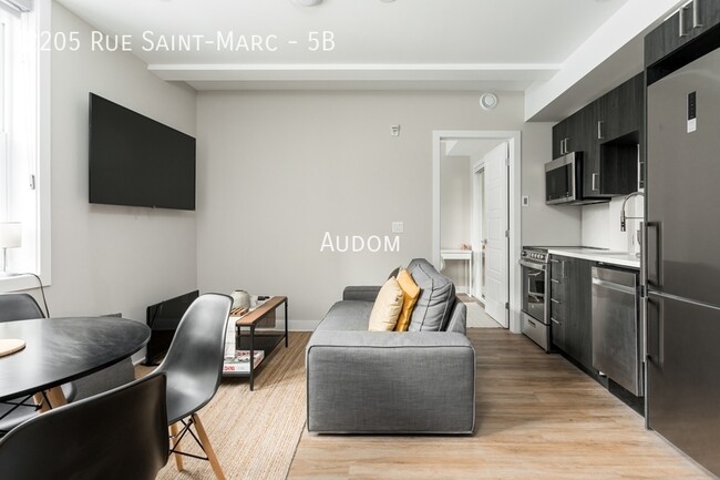 Photo du bâtiment - 2205 Rue St Marc