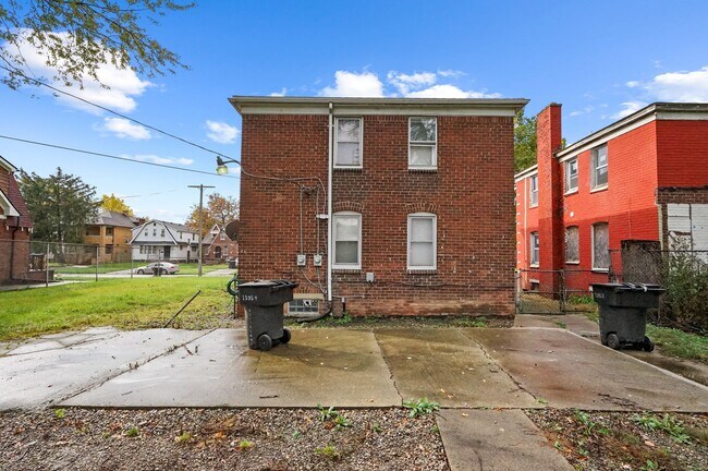 Foto del edificio - Welcome to this charming 2-bedroom, 1-bath...