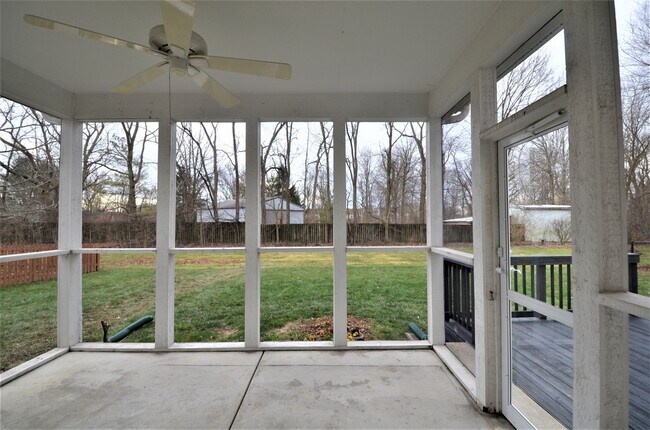 Foto del edificio - 6273 Saddletree Dr