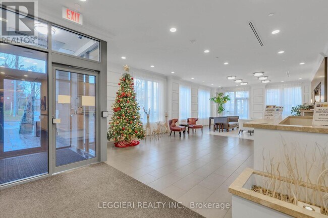 Photo du bâtiment - 35 Saranac Blvd