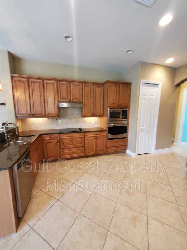 Building Photo - 8911 River Preserve Dr