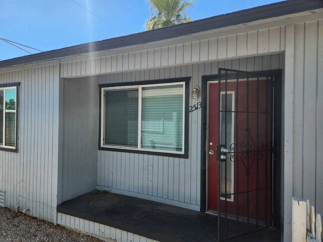 Building Photo - FABULOUS 2 BEDROOMS AND 1 BATHROOM FOR LEASE