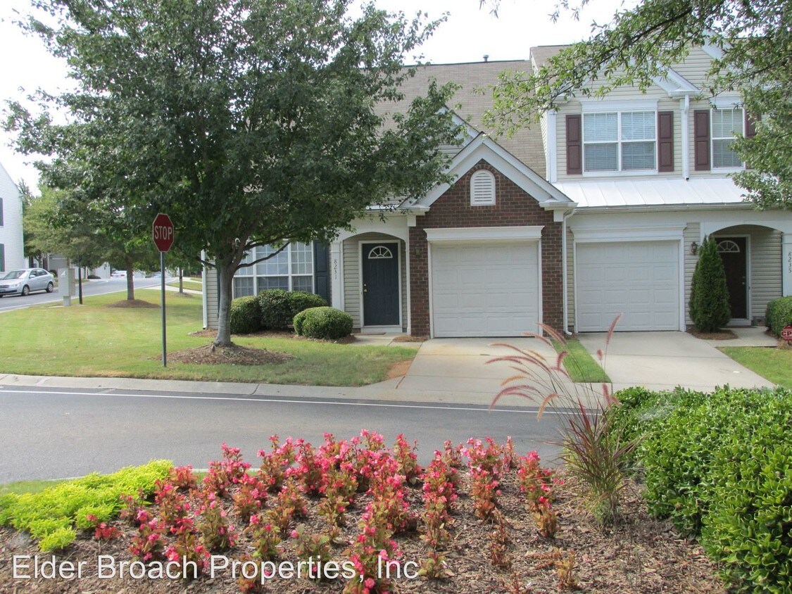 Foto principal - 8231 Gossomer Bay Dr