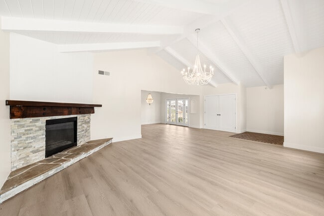 Foto del edificio - 4927 Oceanaire St