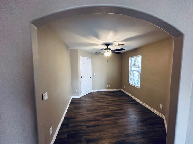 Building Photo - 3238 E Kristal Way