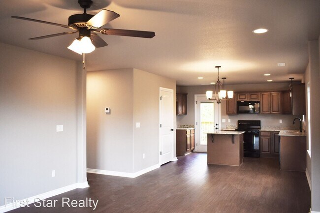 Building Photo - 3 br, 2.5 bath House - 172 S Pinyon Point