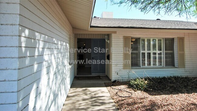Building Photo - 1722 E La Jolla Dr