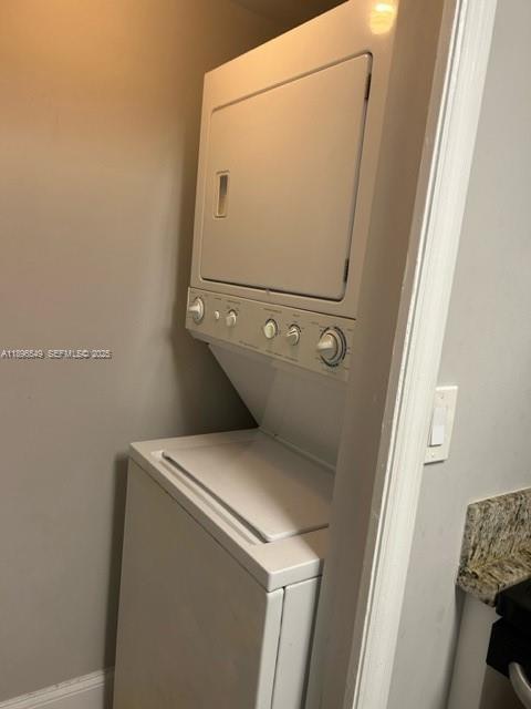 Building Photo - 303 Racquet Club Rd