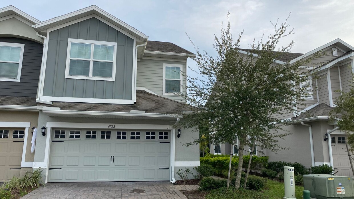 Foto principal - 3BD/2.5BA Town Home in Goldenrod Reserve I...