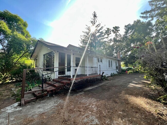 Building Photo - 12650 Saratoga Ave
