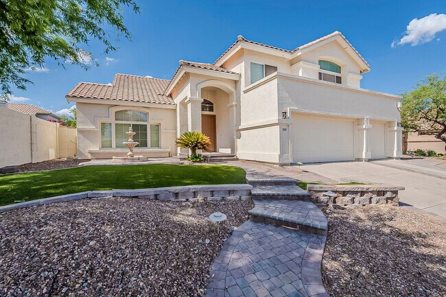 Building Photo - Welcome to your private Oasis!!