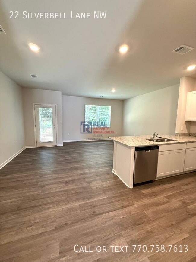 Building Photo - 22 Silverbell Ln NW