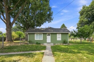 Building Photo - 829 Lincoln Ave