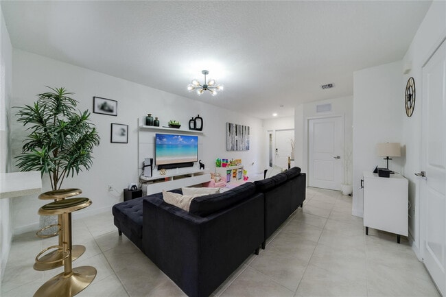 Building Photo - 561 NE 5th Terrace