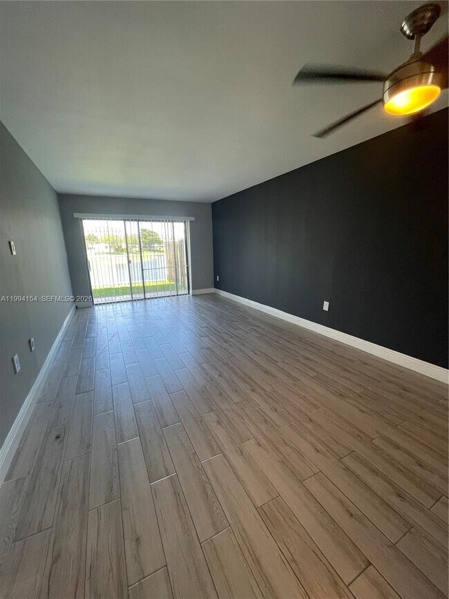Foto del edificio - 5200 NW 31st Ave