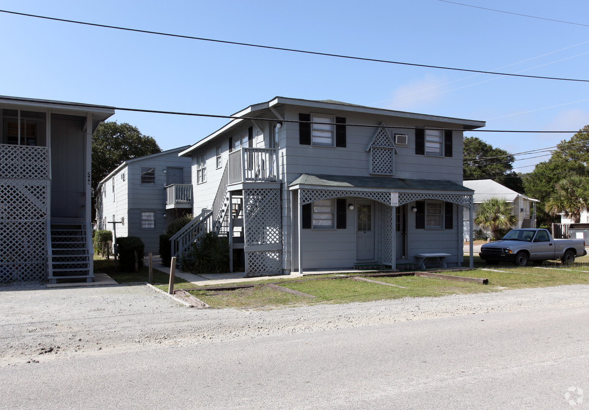 Primary Photo - Shore Fun Rooms & Apartments