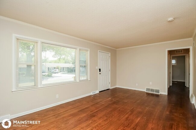 Building Photo - 7624 Broadmoor St, Overland Park, KS 66204