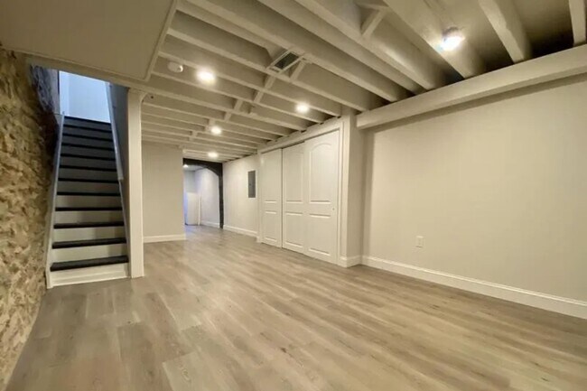 Foto del edificio - 2037 Spring Garden St