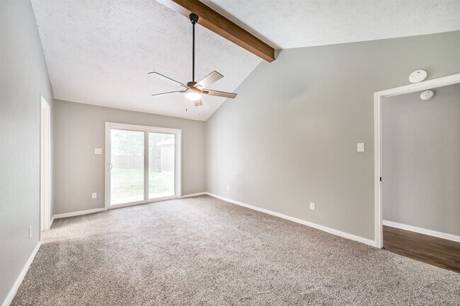 Foto del edificio - 8402 Pine Shores Dr