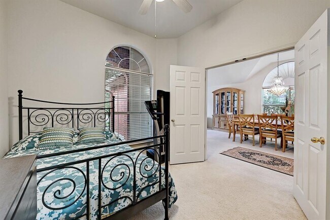 Building Photo - 15300 Quinley Dr