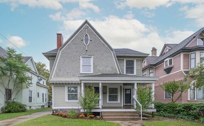 Foto del edificio - 1333 Wealthy St SE