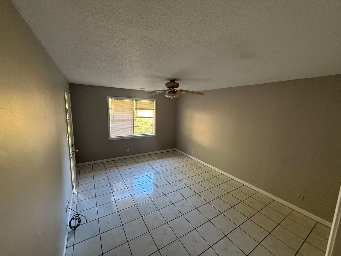 Foto del edificio - 121 N Robinson St