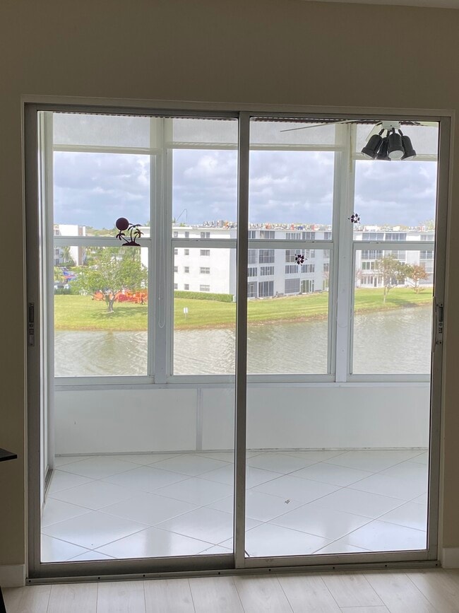 Building Photo - 4048 Exeter C