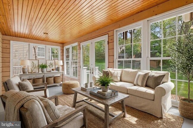 Foto del edificio - 5736 8th Rd N