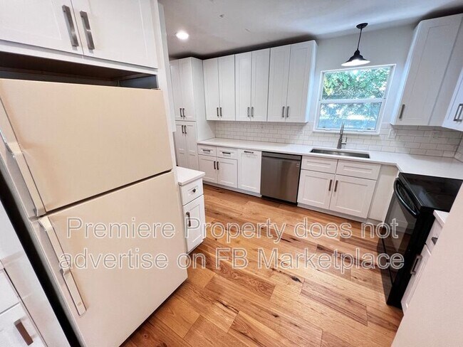 Foto del edificio - 7521 Eaton St