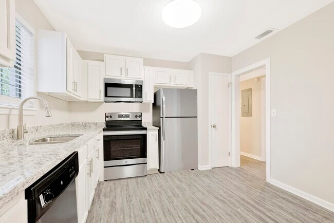 Building Photo - 4310 Bakers Ferry Rd Sw