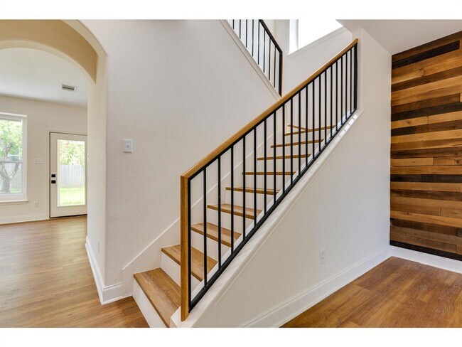 Foto del edificio - 200 Middle Creek Dr