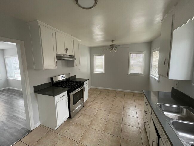 Foto del edificio - 15223 Atkinson Ave