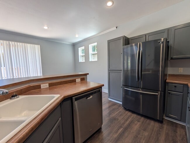 Building Photo - Beautiful 3-Bedroom, 2-Bath Home In The Barger Area of Eugene