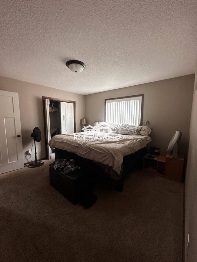 Building Photo - Your Spacious Andover Retreat
