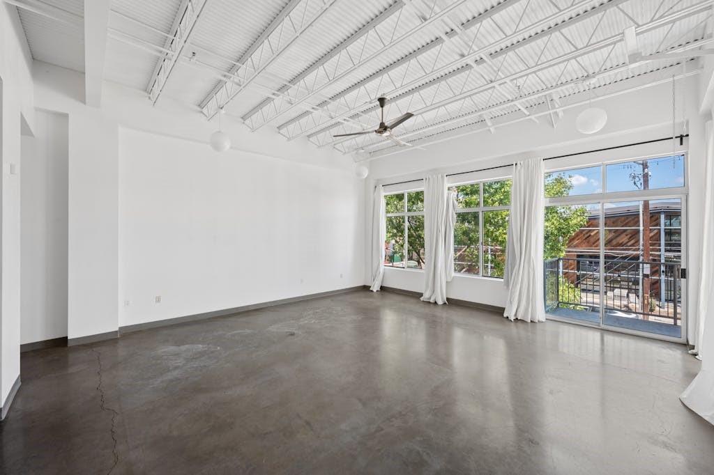 Foto principal - 2401 E 6th St