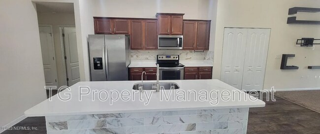 Foto del edificio - 8238 Meadow Walk Ln