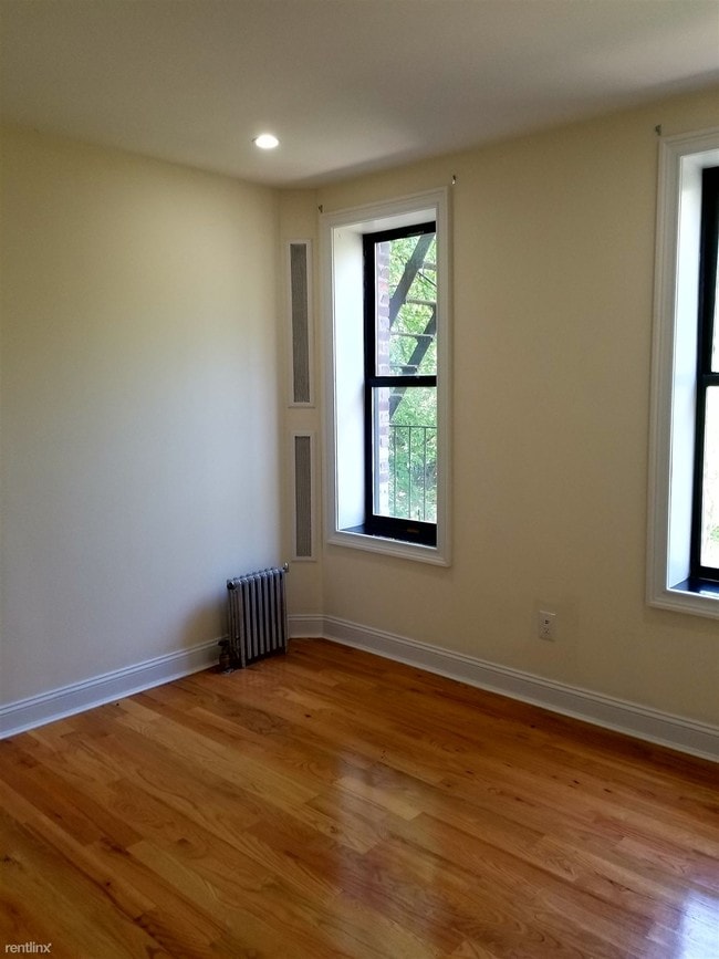 Building Photo - 991 President St